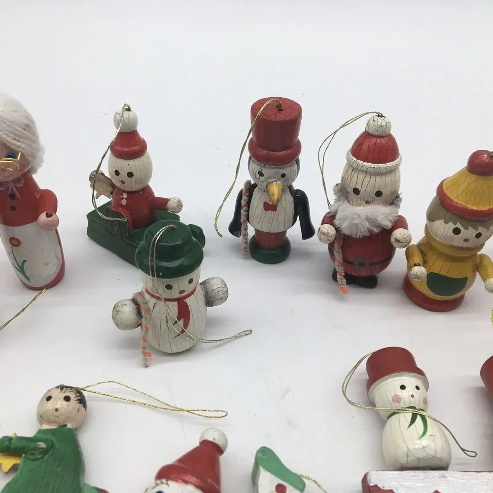 Vtg Hand Painted Wooden Christmas Ornaments Lot Of 17  Taiwan /China READ